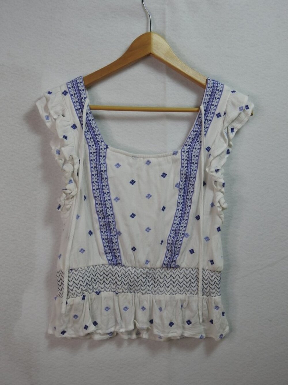 in Loom White Blue Embroidered Smocked Ruffle Crop Top Sz S Boho Cottagecore - Picture 3 of 7
